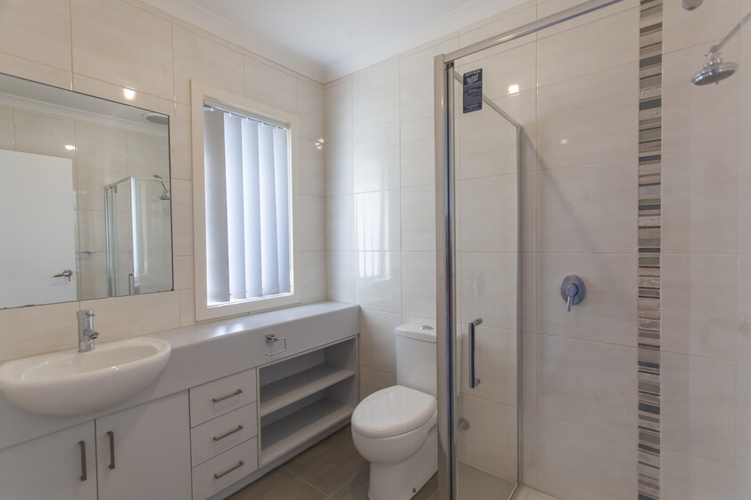 2-BEDROOM TOWNHOUSE 1 MINUTE WALK TO TRAIN STATION