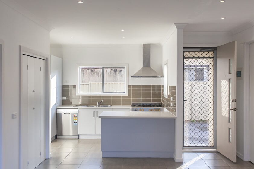 2-BEDROOM TOWNHOUSE 1 MINUTE WALK TO TRAIN STATION