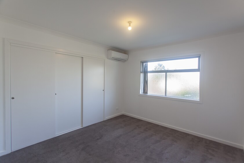 2-BEDROOM TOWNHOUSE 1 MINUTE WALK TO TRAIN STATION
