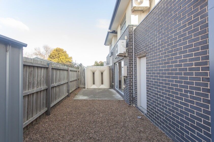 2-BEDROOM TOWNHOUSE 1 MINUTE WALK TO TRAIN STATION