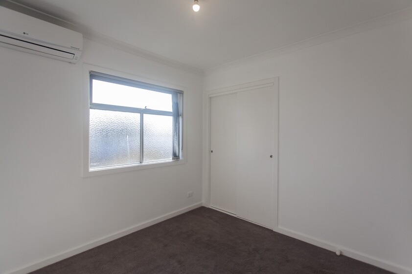 2-BEDROOM TOWNHOUSE 1 MINUTE WALK TO TRAIN STATION