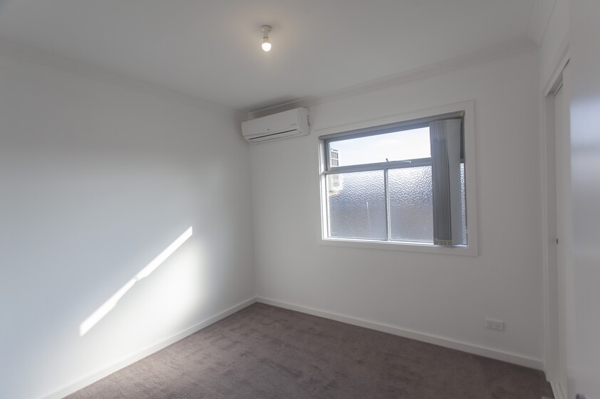 2-BEDROOM TOWNHOUSE 1 MINUTE WALK TO TRAIN STATION