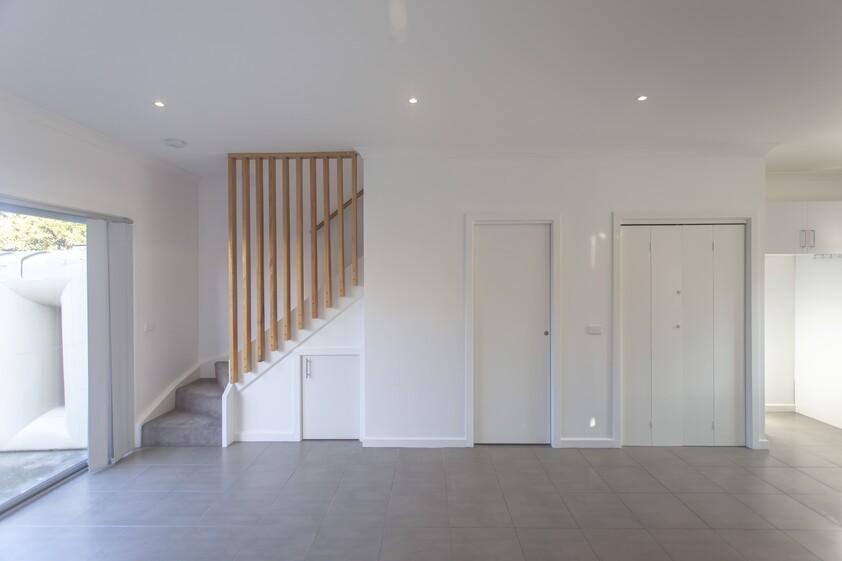 2-BEDROOM TOWNHOUSE 1 MINUTE WALK TO TRAIN STATION