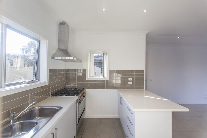 2-BEDROOM TOWNHOUSE 1 MINUTE WALK TO TRAIN STATION