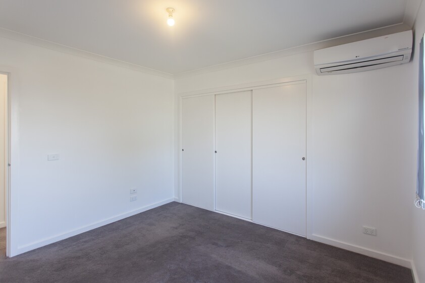 2-BEDROOM TOWNHOUSE 1 MINUTE WALK TO TRAIN STATION