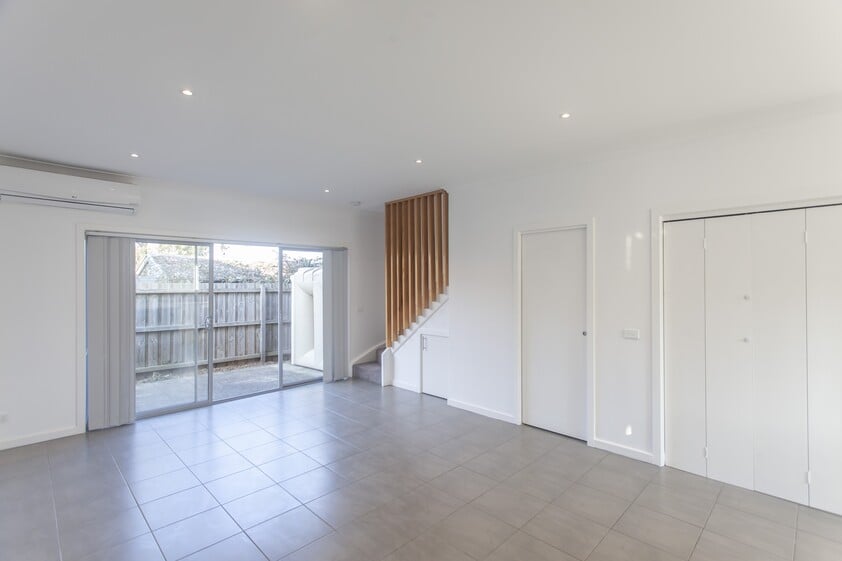 2-BEDROOM TOWNHOUSE 1 MINUTE WALK TO TRAIN STATION