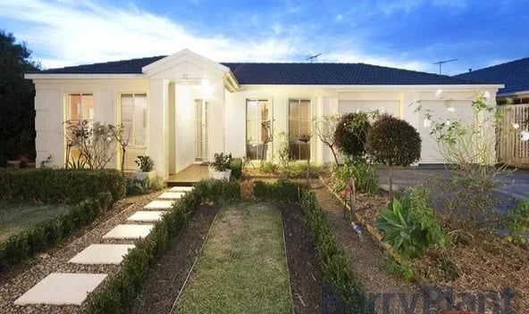 Spacious 4-Bedroom Family Home in Point Cook Perfect for Long-Term Lease!