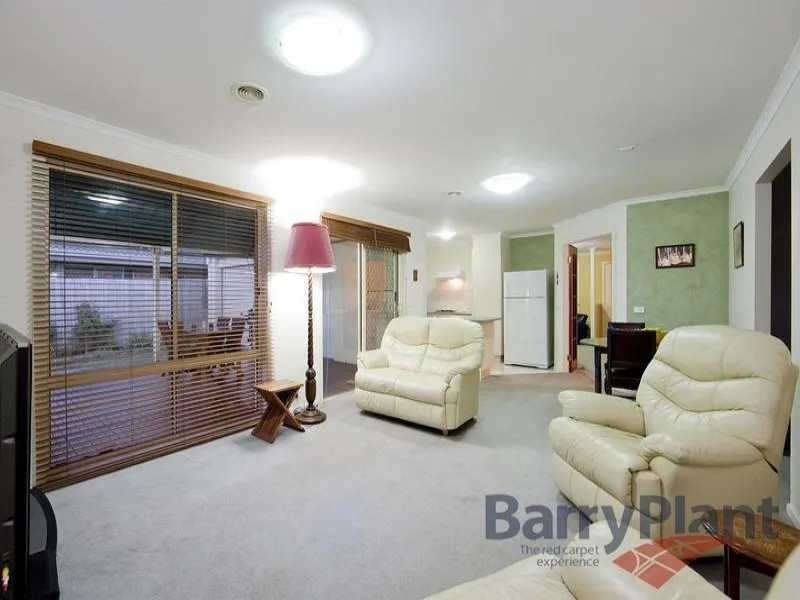 Spacious 4-Bedroom Family Home in Point Cook Perfect for Long-Term Lease!