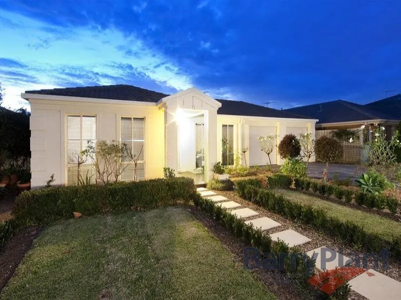 Spacious 4-Bedroom Family Home in Point Cook Perfect for Long-Term Lease!
