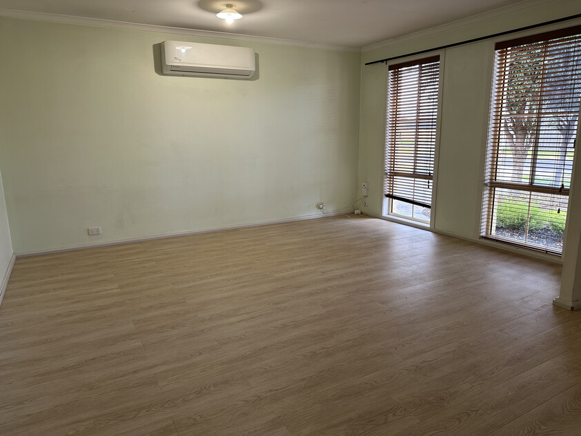 Spacious 4-Bedroom Family Home in Point Cook Perfect for Long-Term Lease!