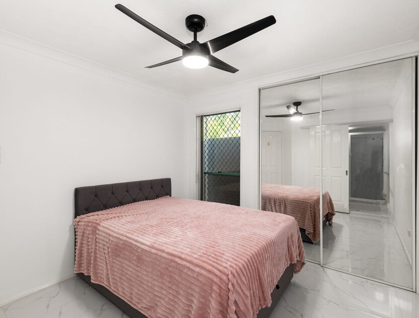 Modern One-Bedroom Apartment with Strong Rental Return in Prime Kangaroo Point Location