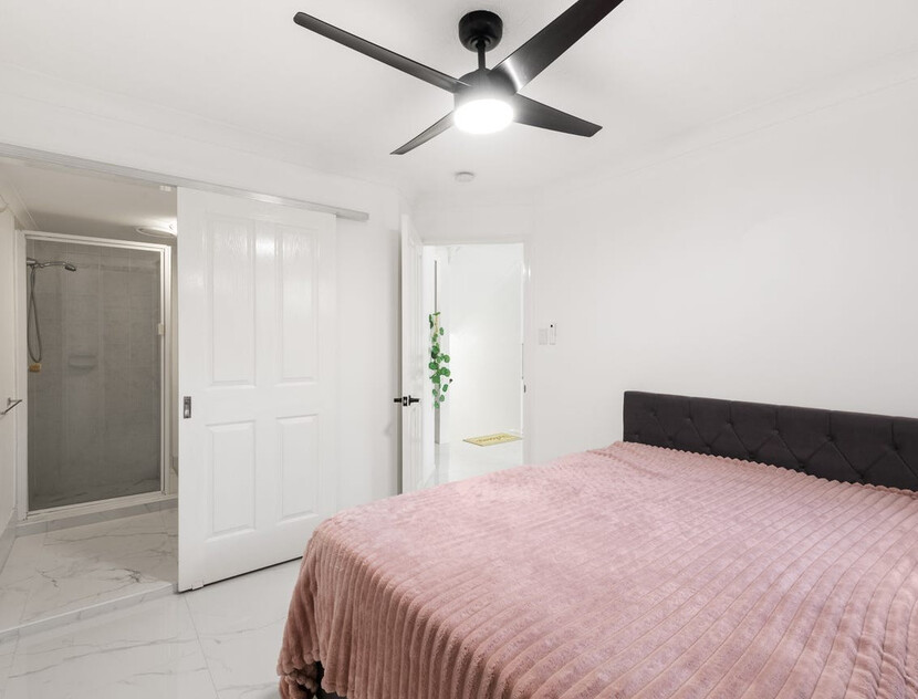 Modern One-Bedroom Apartment with Strong Rental Return in Prime Kangaroo Point Location