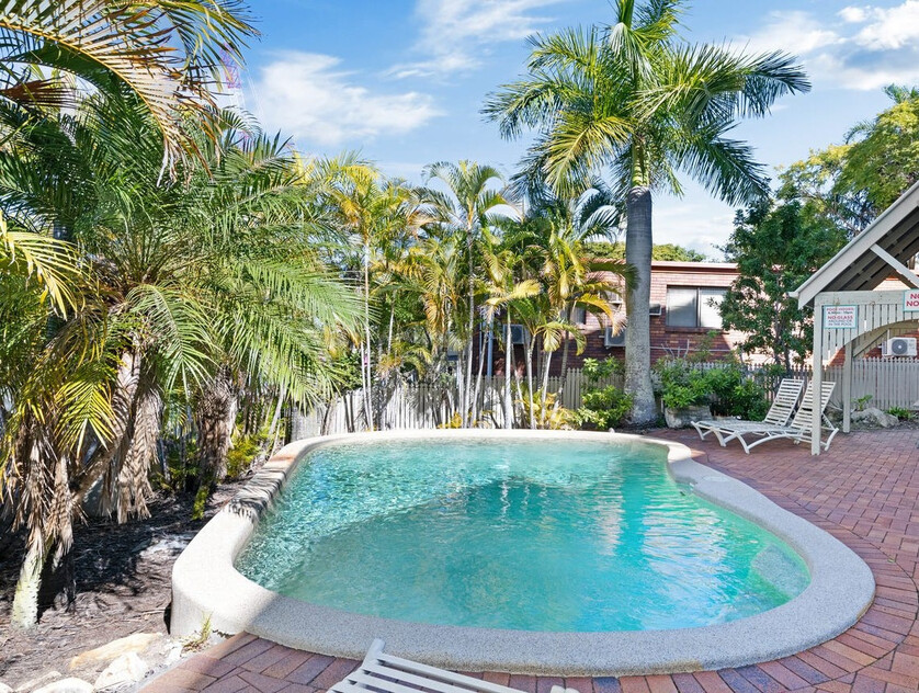 Modern One-Bedroom Apartment with Strong Rental Return in Prime Kangaroo Point Location