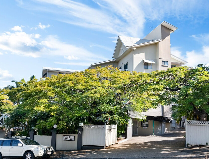 Modern One-Bedroom Apartment with Strong Rental Return in Prime Kangaroo Point Location