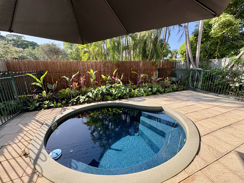 Fantastic Fannie Bay Townhouse with Own Plunge Pool