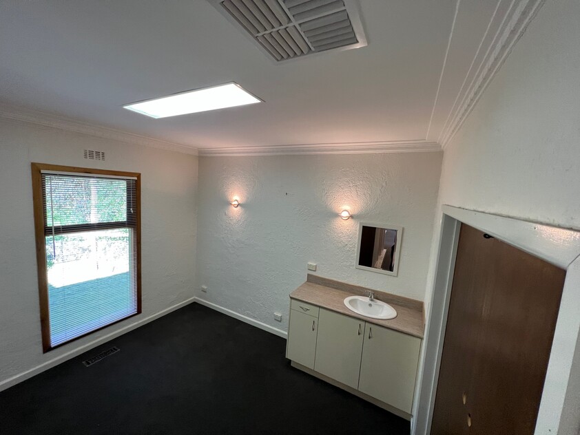 Great opportunity in a prime location, with excellent visibility.
