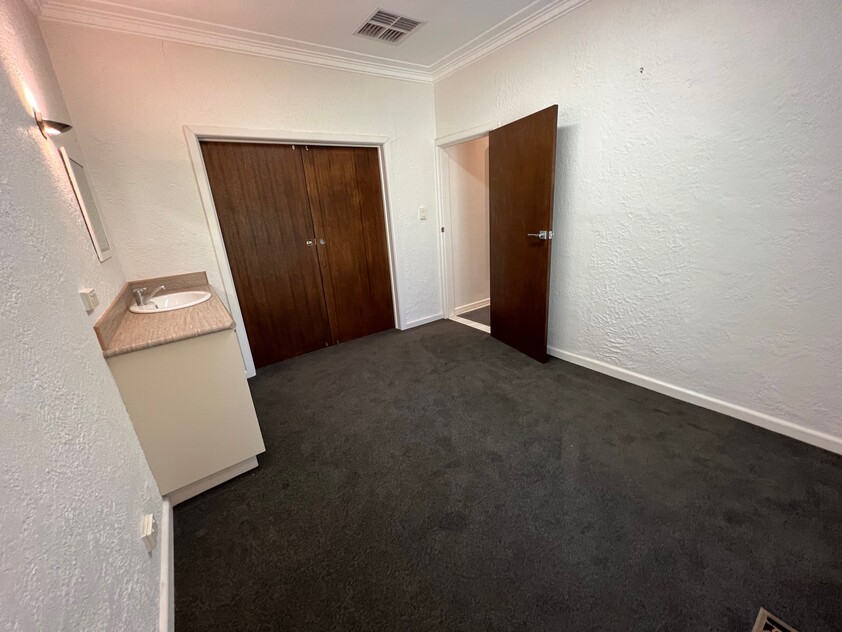 Great opportunity in a prime location, with excellent visibility.
