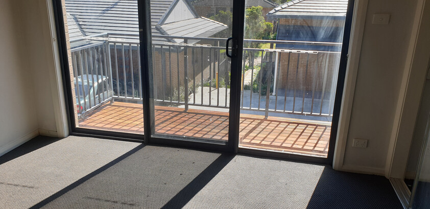 Almost new 3 bdrm 3 bthrm townhouse
