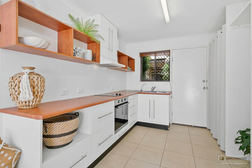 Coastal 2 Bedroom Unit - walk to beach