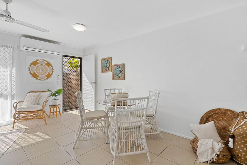 Coastal 2 Bedroom Unit - walk to beach