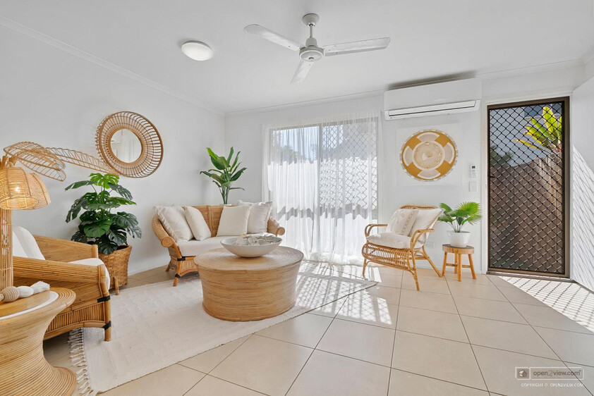 Coastal 2 Bedroom Unit - walk to beach