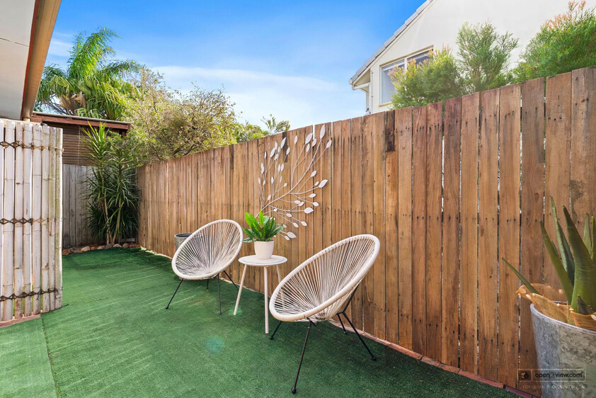 Coastal 2 Bedroom Unit - walk to beach