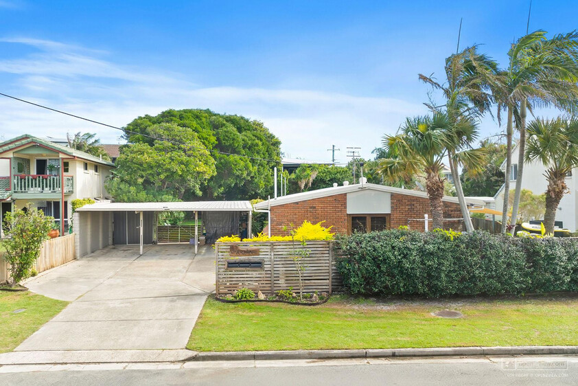 Coastal 2 Bedroom Unit - walk to beach