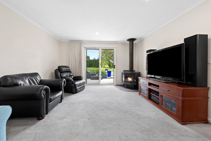 Renovated 5 Bedroom Family Lifestyle Home on Nearly 3 Acres with Exceptional Shedding
