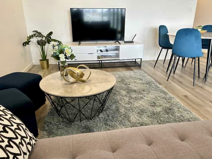 Modern Boutique 2-Bedroom Apartment in the Heart of Chermside