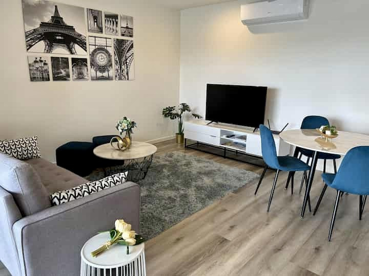 Modern Boutique 2-Bedroom Apartment in the Heart of Chermside