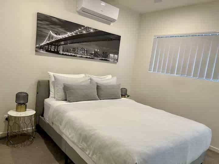 Modern Boutique 2-Bedroom Apartment in the Heart of Chermside