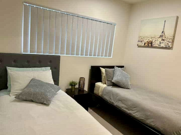 Modern Boutique 2-Bedroom Apartment in the Heart of Chermside