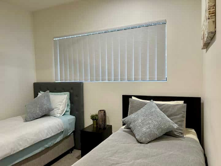 Modern Boutique 2-Bedroom Apartment in the Heart of Chermside
