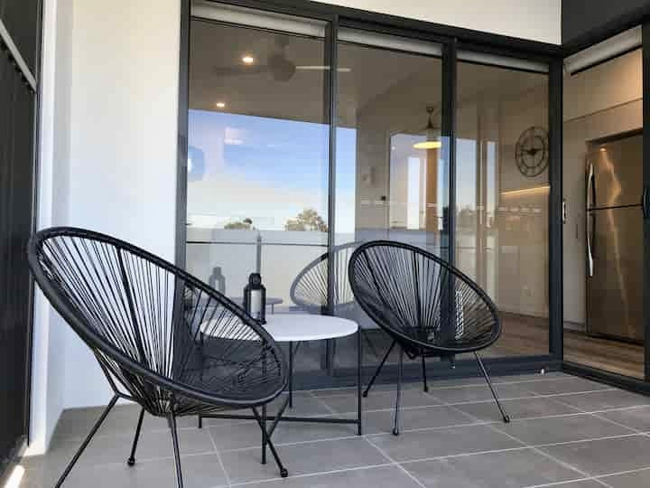 Modern Boutique 2-Bedroom Apartment in the Heart of Chermside
