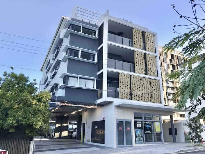 Modern Boutique 2-Bedroom Apartment in the Heart of Chermside