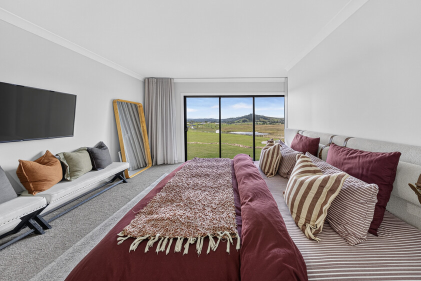 Luxury country living on 2.99 acres just 4 minutes from Dungog