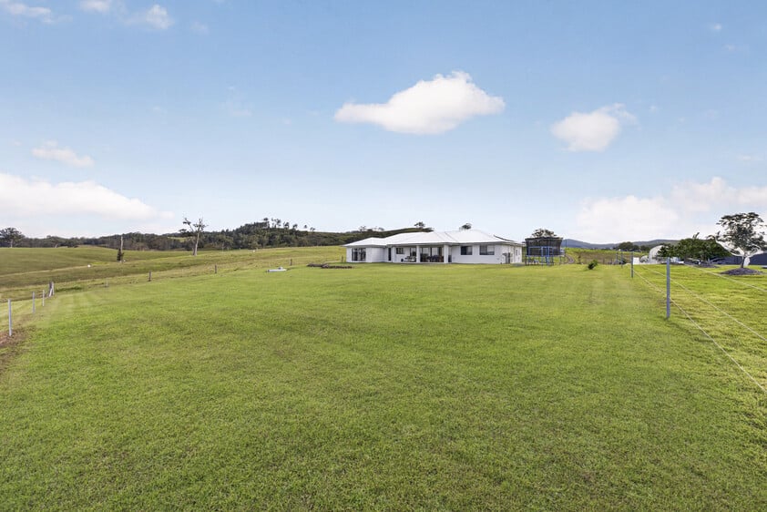 Luxury country living on 2.99 acres just 4 minutes from Dungog
