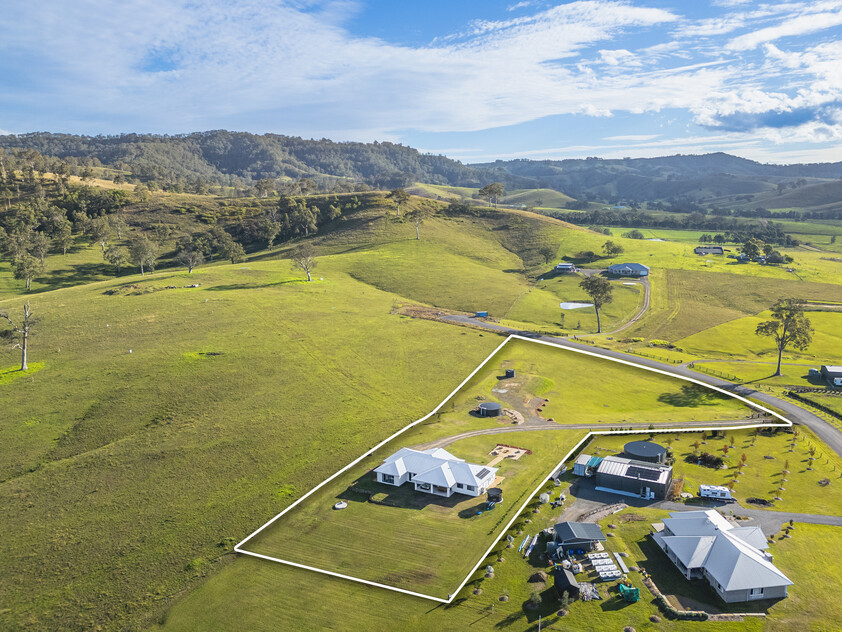 Luxury country living on 2.99 acres just 4 minutes from Dungog