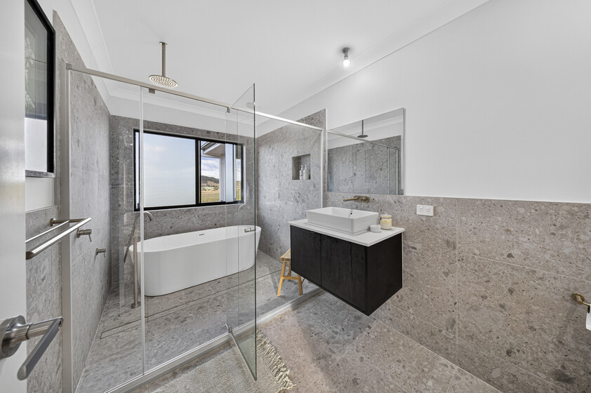 Luxury country living on 2.99 acres just 4 minutes from Dungog