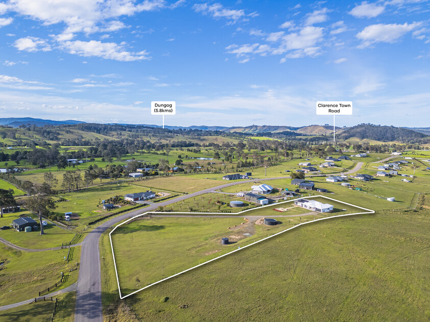 Luxury country living on 2.99 acres just 4 minutes from Dungog
