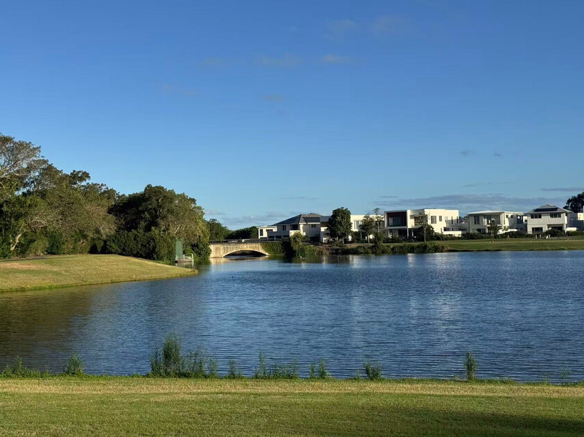 Design Your Dream Golf Course Residence | 846m² North-Facing Land in Hope Island Resort