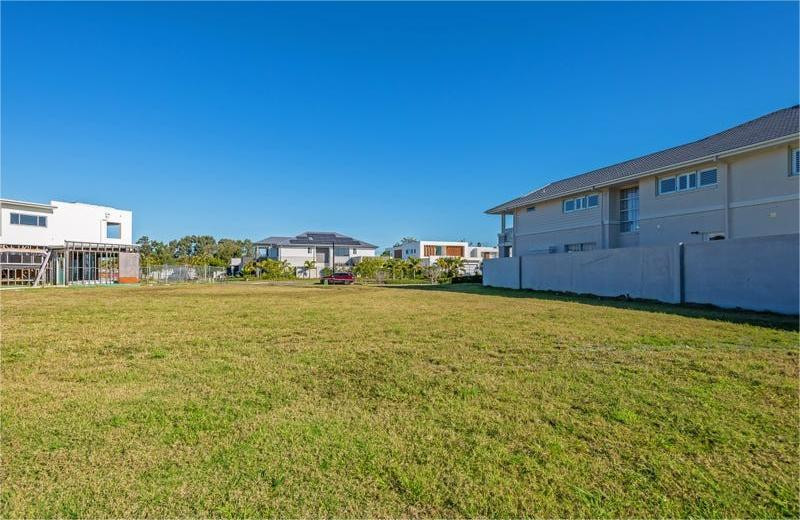 Design Your Dream Golf Course Residence | 846m² North-Facing Land in Hope Island Resort