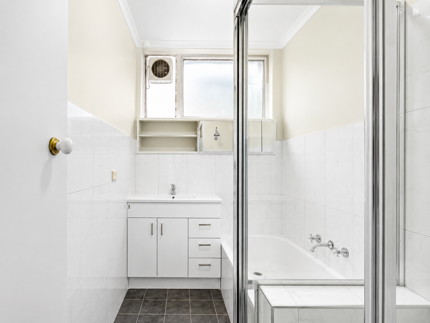 Spacious, Light-Filled Two-Bedroom Apartment in the Heart of Elsternwick