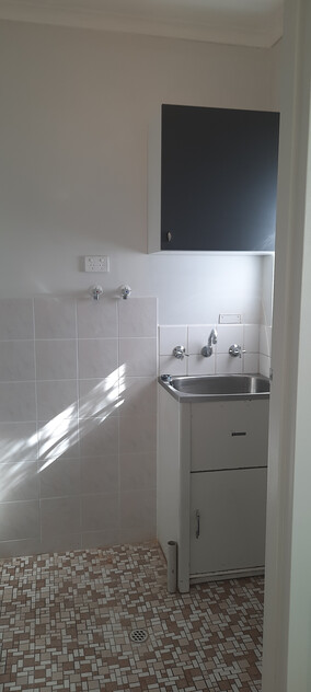 2 br Croydon Park unit, clean, comfortable, quiet and close to the city