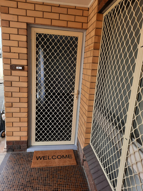 2 br Croydon Park unit, clean, comfortable, quiet and close to the city