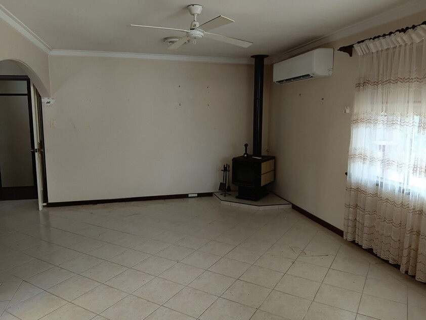 Spacious/Comfortable Brick & Tile Home