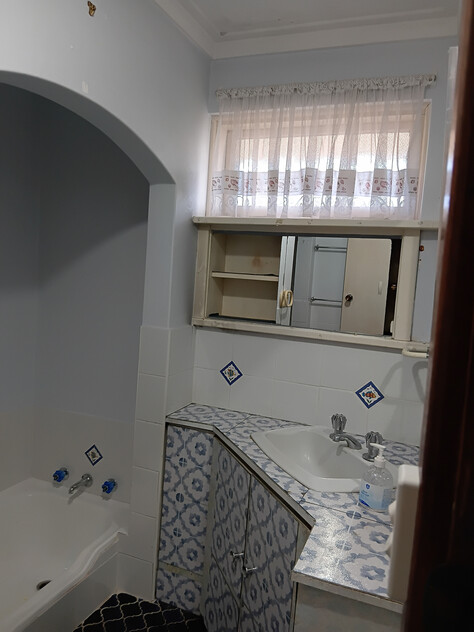 Spacious/Comfortable Brick & Tile Home