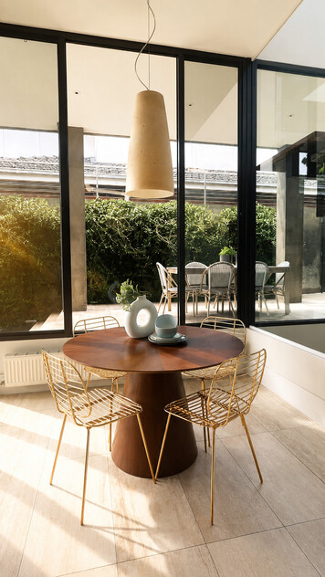 Stylish Luxury Family Home with Pool, Media room,Just 500m to Camberwell Station and Burke Rd Shopping Precinct,400m to Camberwell Sunday market