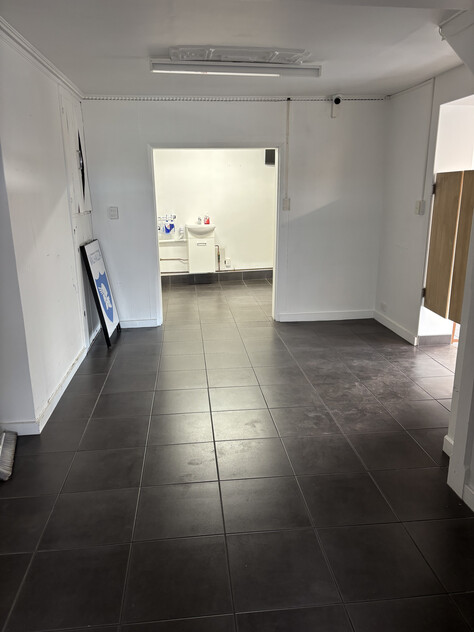 PRIME DUAL-LEVEL COMMERCIAL TENANCY FOR LEASE