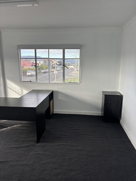 PRIME DUAL-LEVEL COMMERCIAL TENANCY FOR LEASE